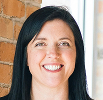 Responsable du service client Sophie Hartwell, portrait.